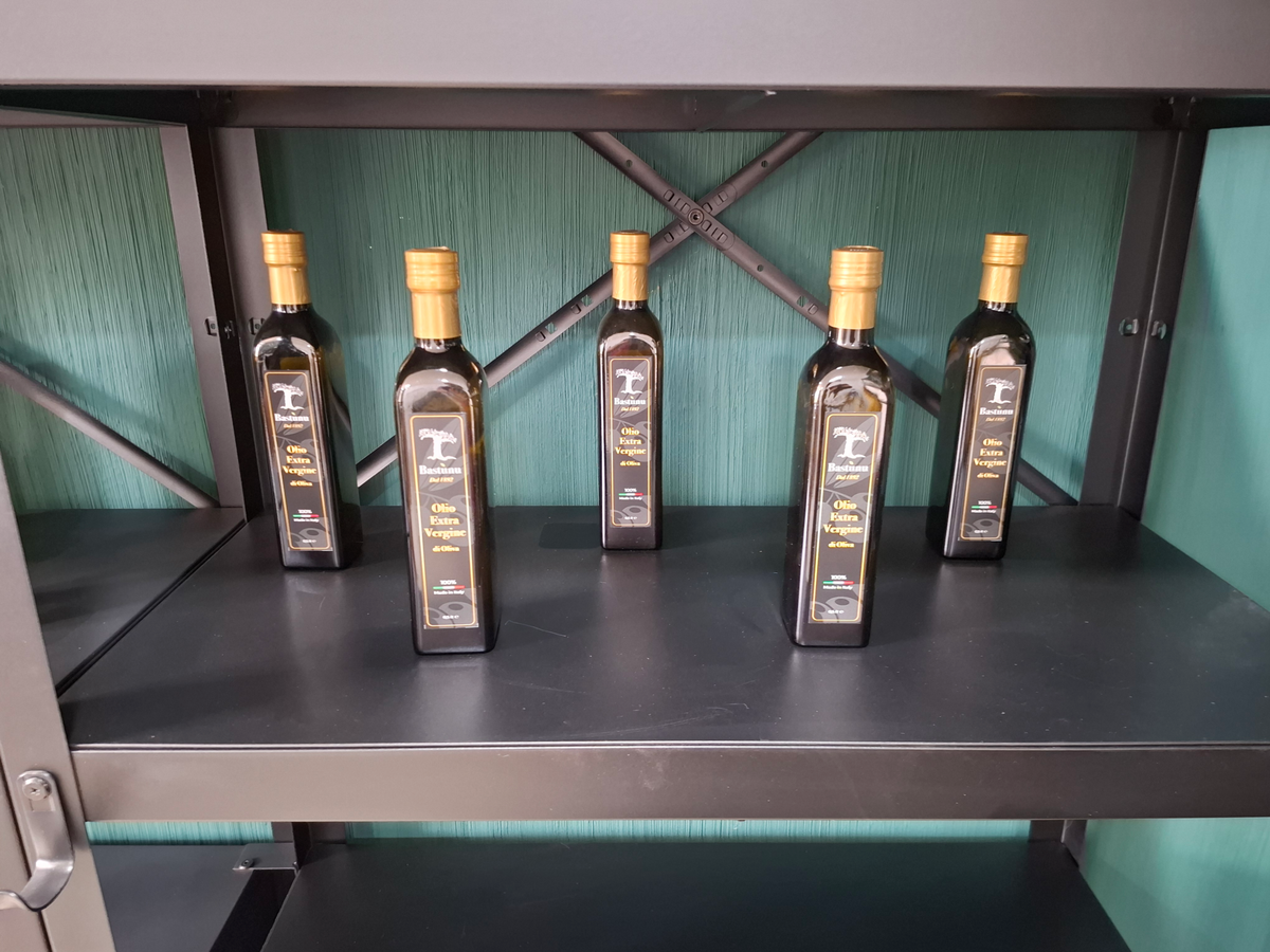 Bastunu Olivenöl Extra Vergine aus Kalabrien – Detailansicht Verpackung