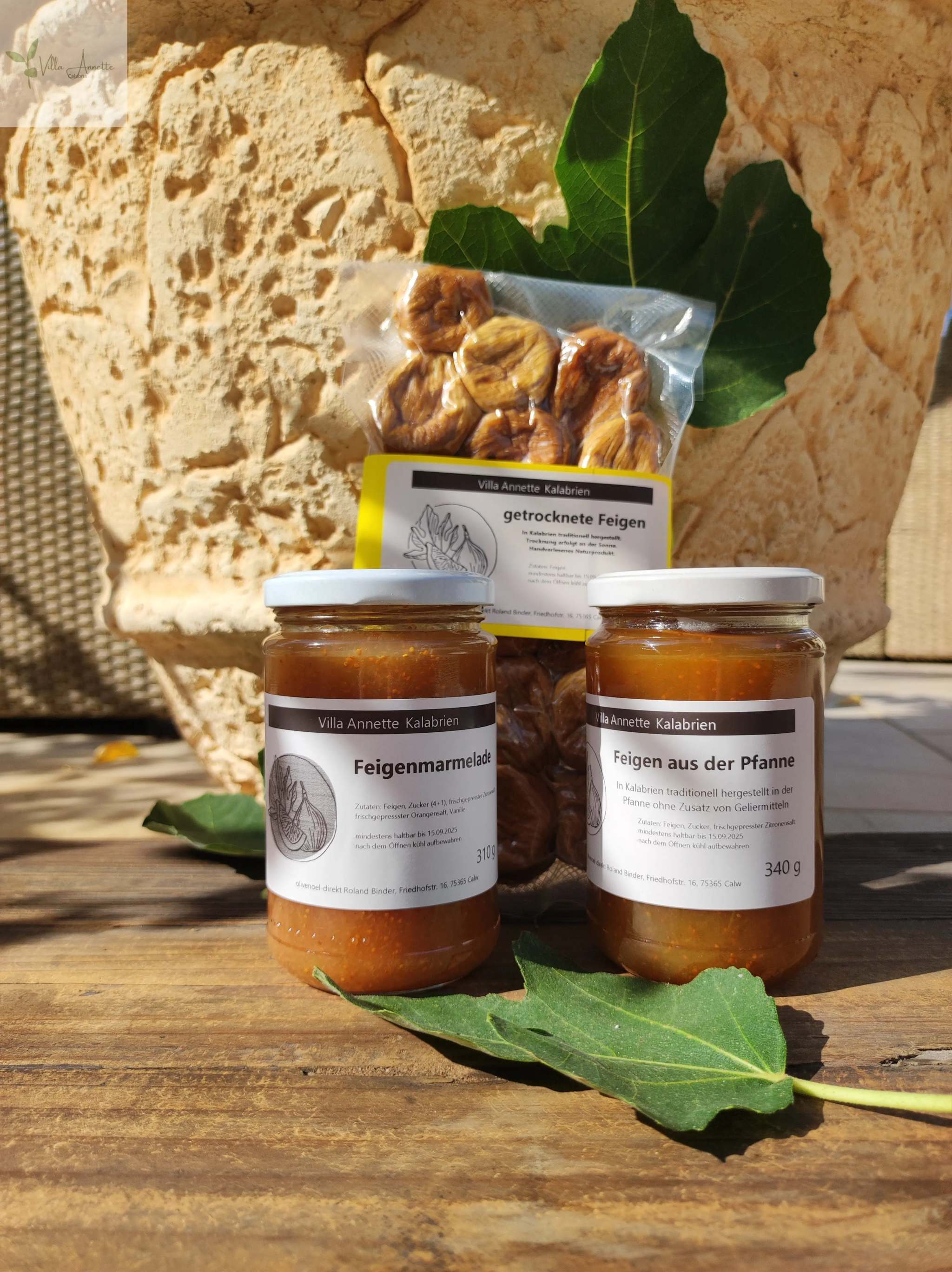 Feigen aus der Pfanne - Soft and creamy fig marmalade jars with dried figs.